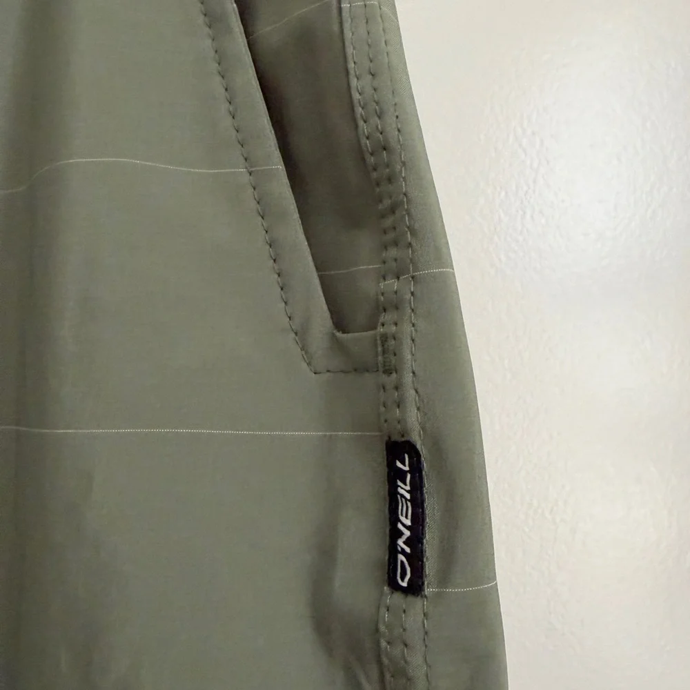 O’Neill Men’s Green Hybrid Cargo Shorts Size 36 – Performance Stretch Boardwalk